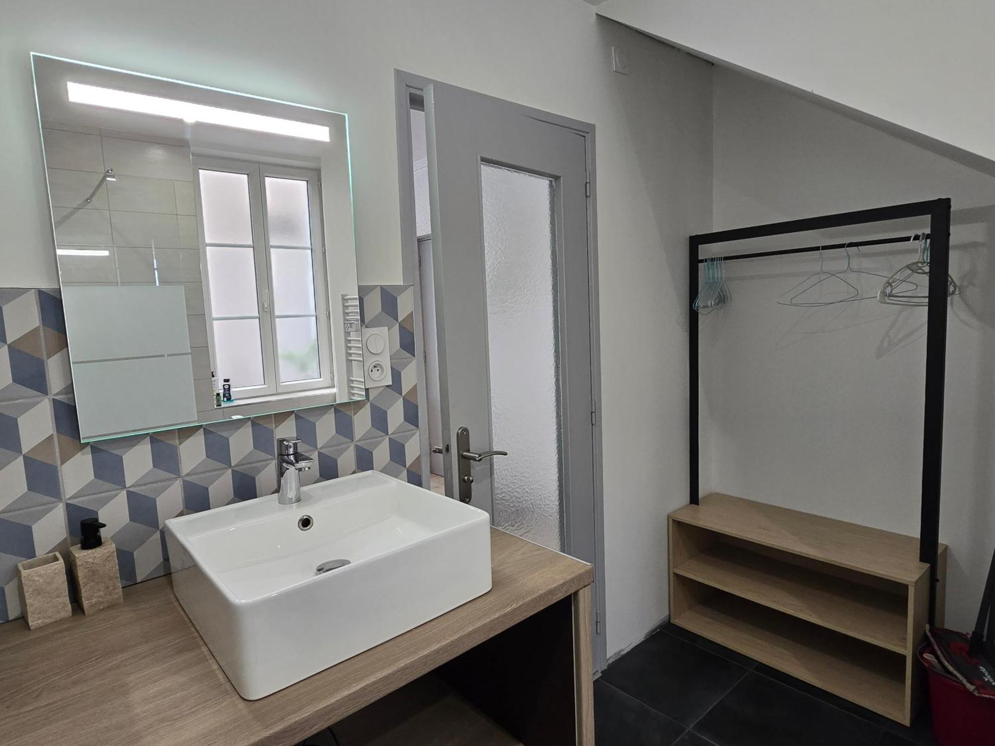 Appartement Au Calme Idealement Place A Macon. Екстериор снимка