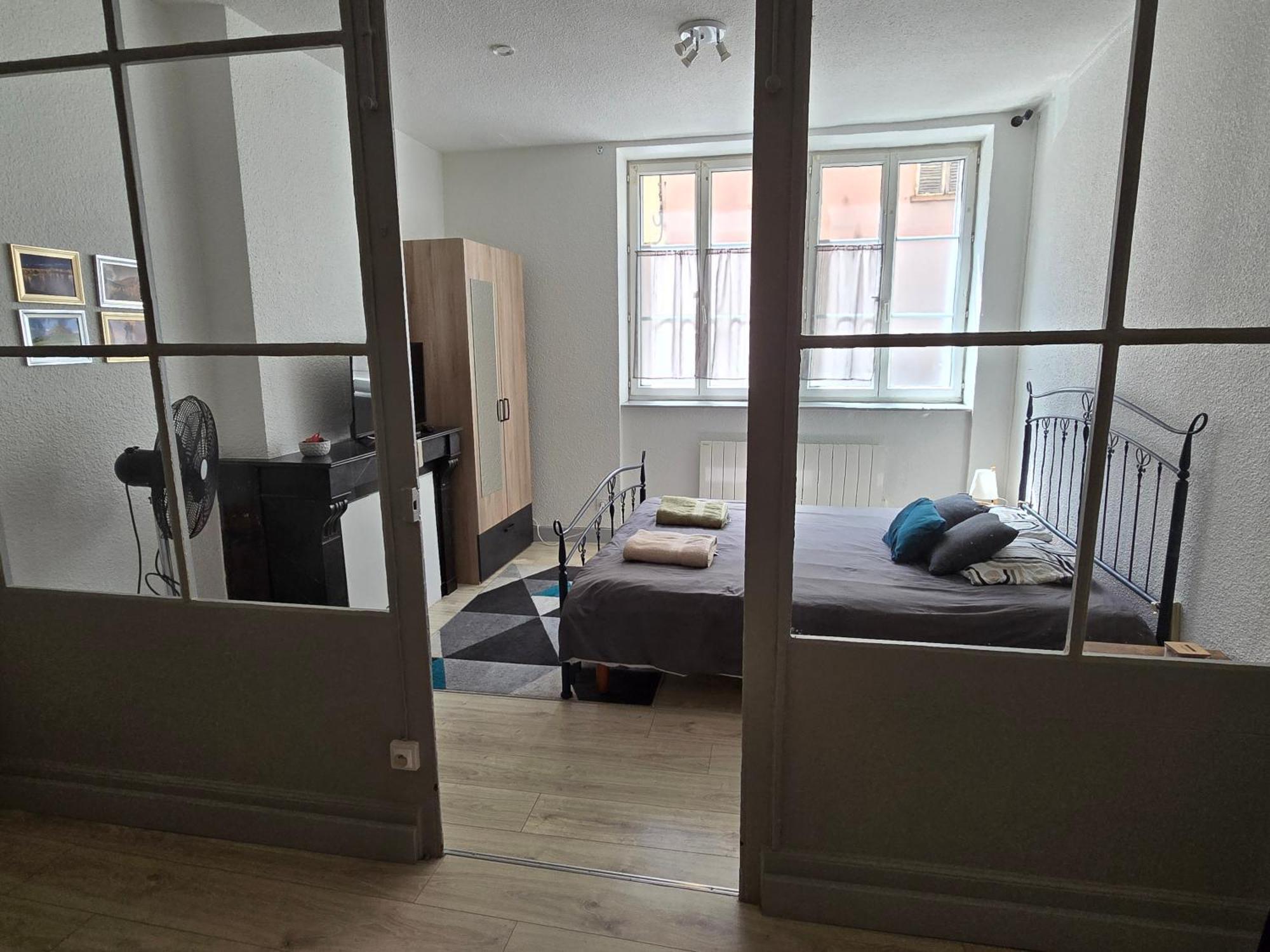 Appartement Au Calme Idealement Place A Macon. Екстериор снимка
